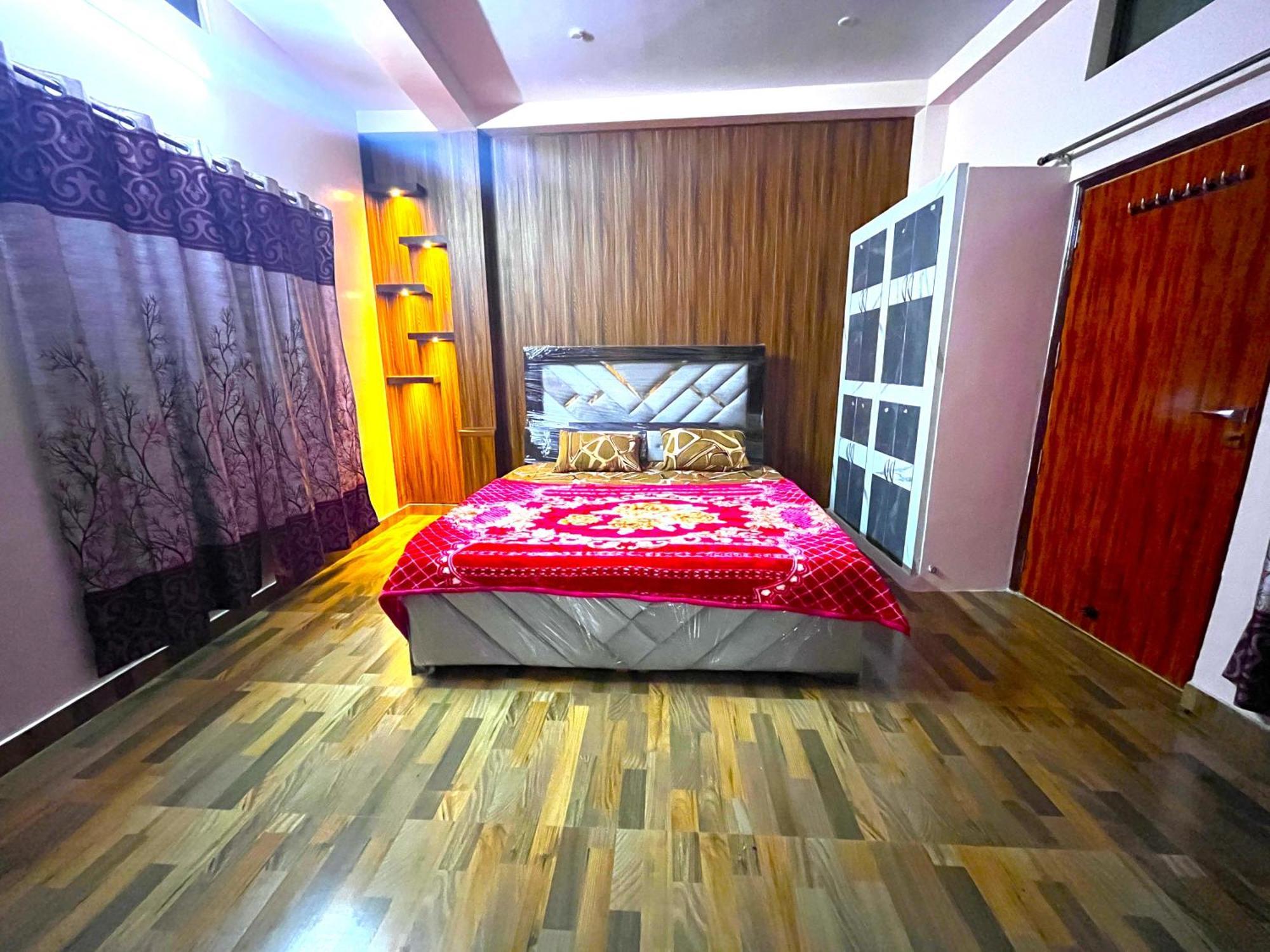 Trilok Residency - Dashashwamedh ורנאסי מראה חיצוני תמונה